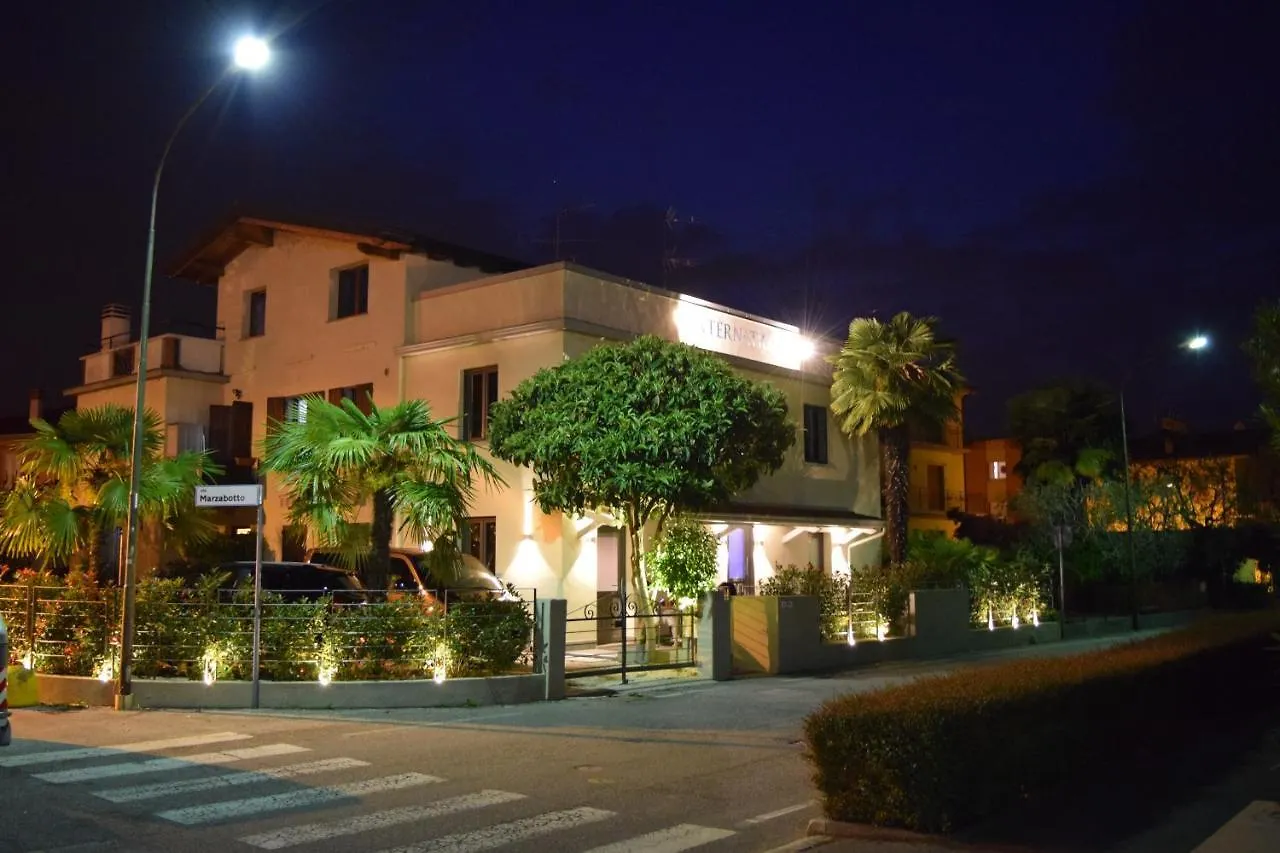 International Rooms & Apartments Sirmione Italia