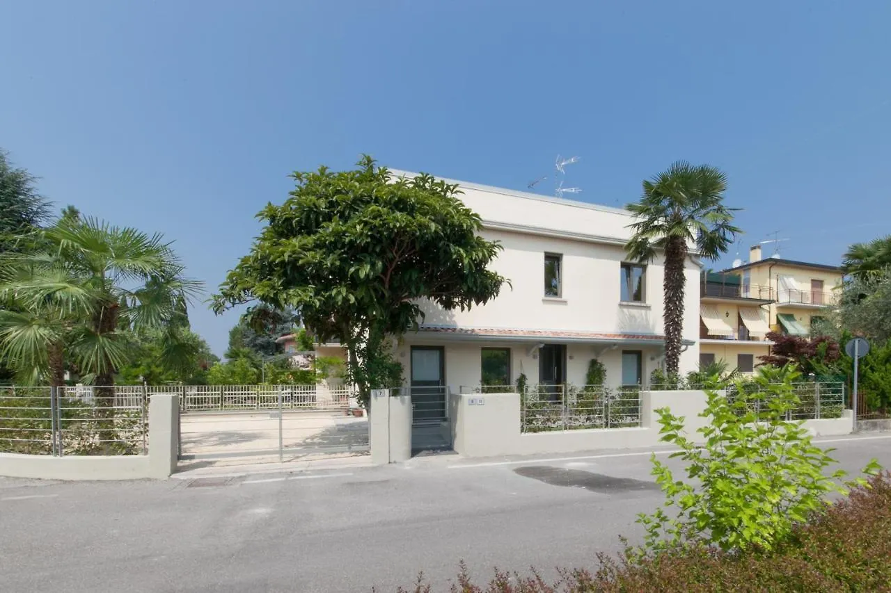 International Rooms & Apartments Sirmione Italia