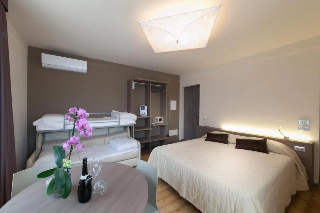 International Rooms & Apartments Sirmione