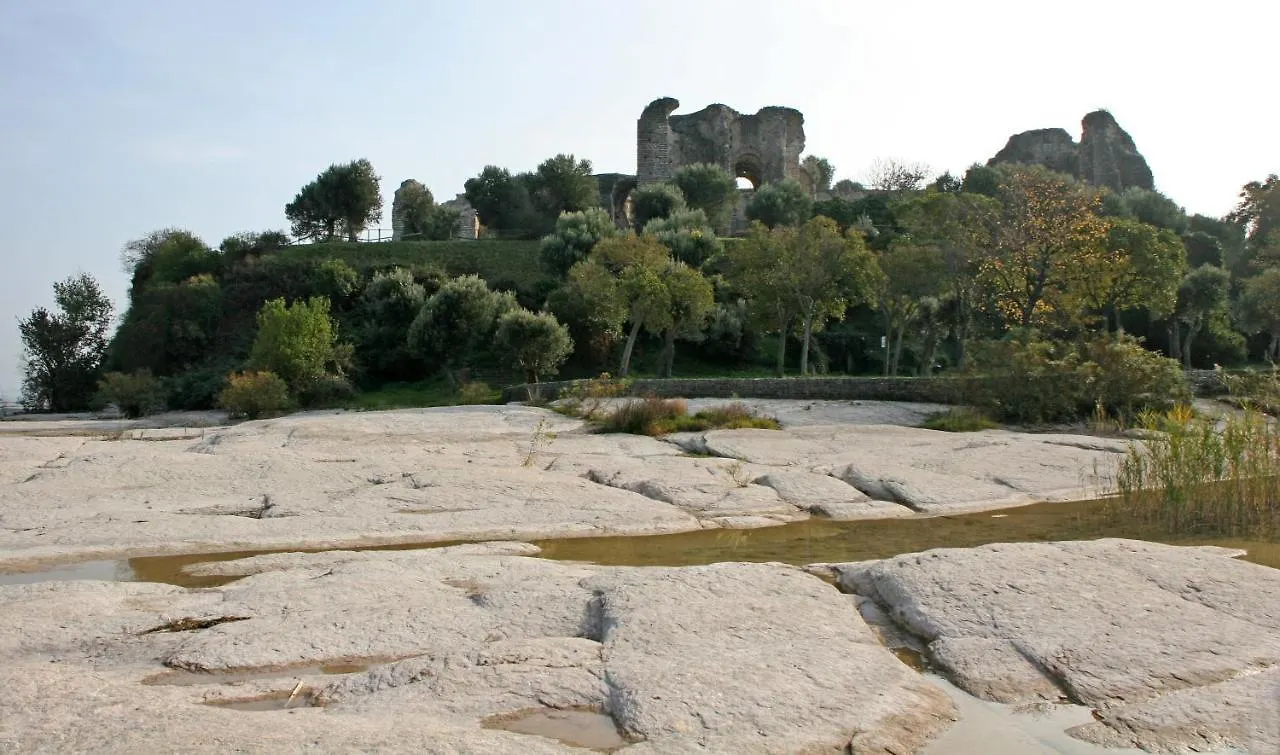 International Rooms & Apartments Sirmione 0*,  Italia