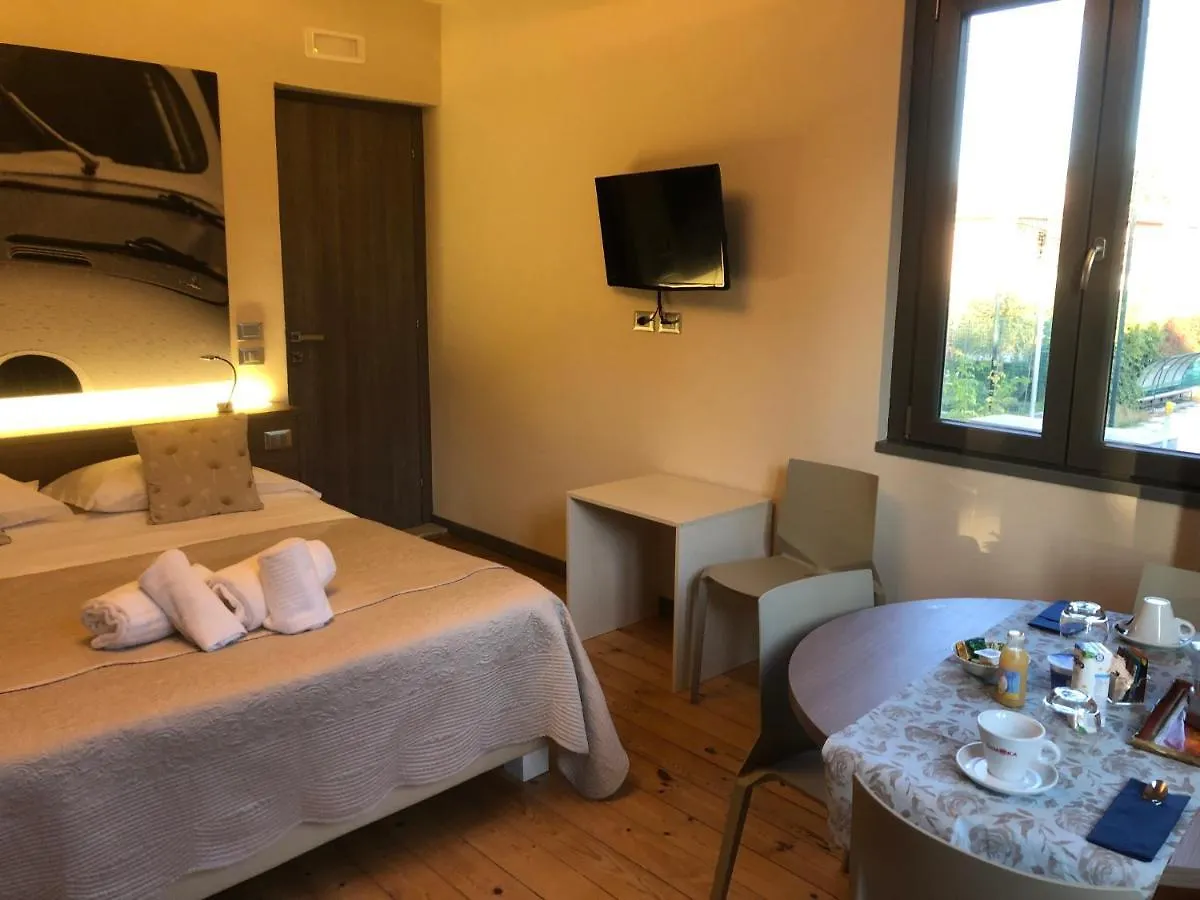 International Rooms & Apartments Sirmione Italia