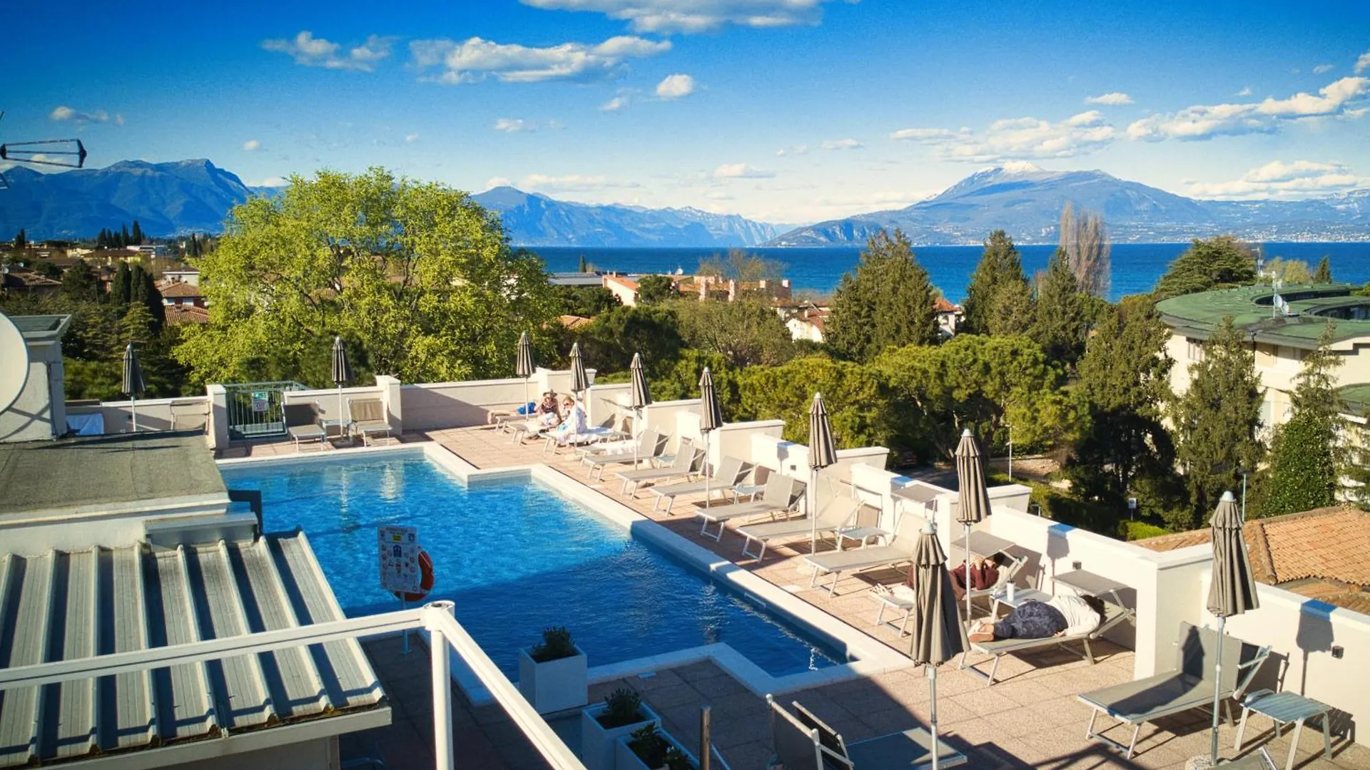 International Rooms & Apartments Sirmione Italia