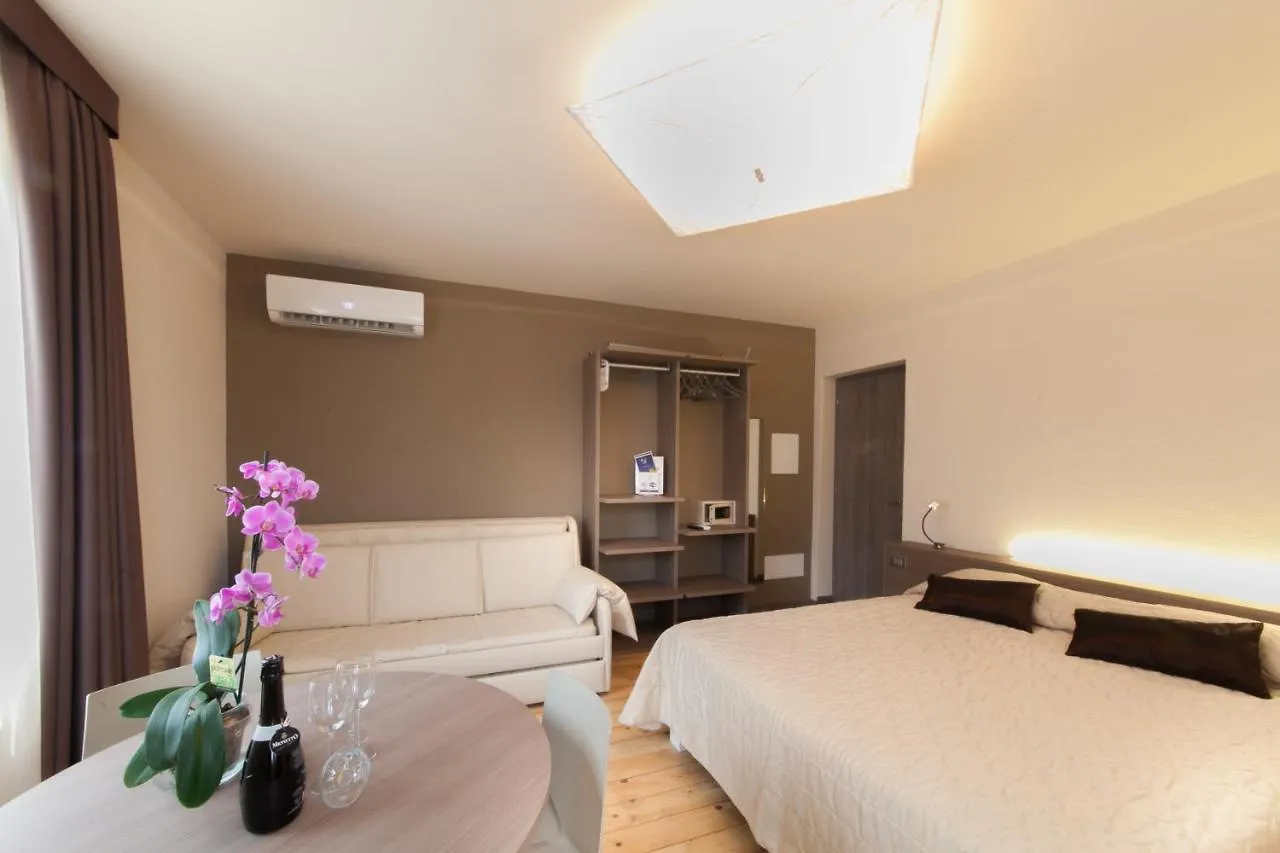 International Rooms & Apartments Sirmione