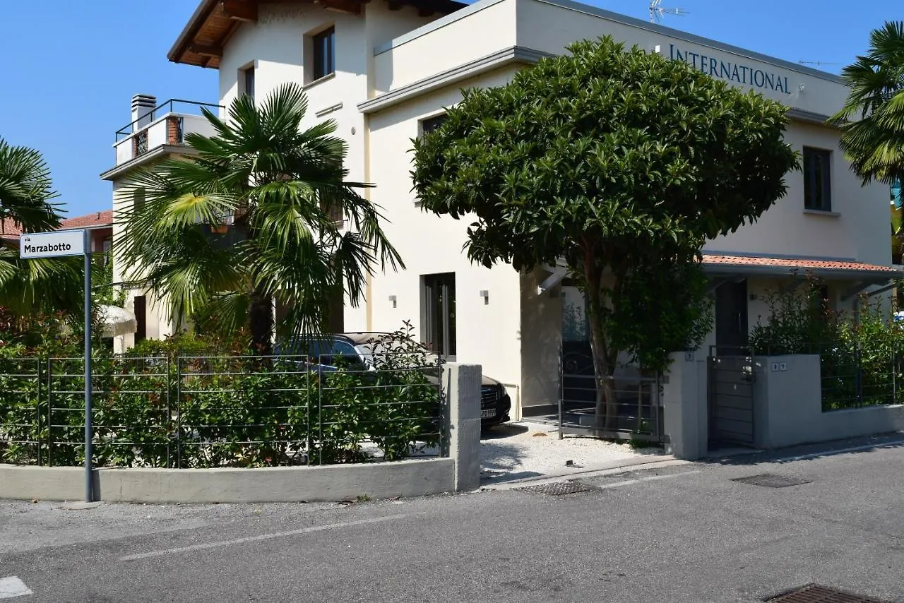 International Rooms & Apartments Sirmione