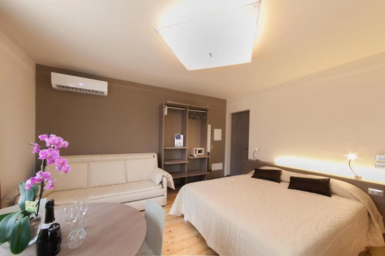 International Rooms & Apartments Sirmione