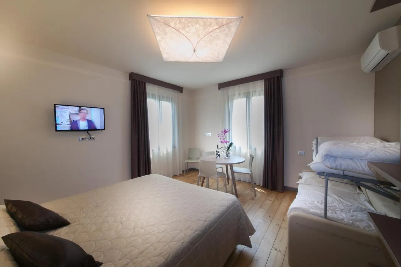 International Rooms & Apartments Sirmione