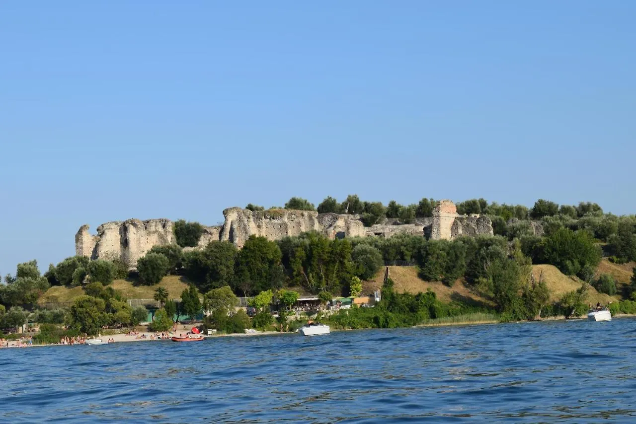 International Rooms & Apartments Sirmione Italia
